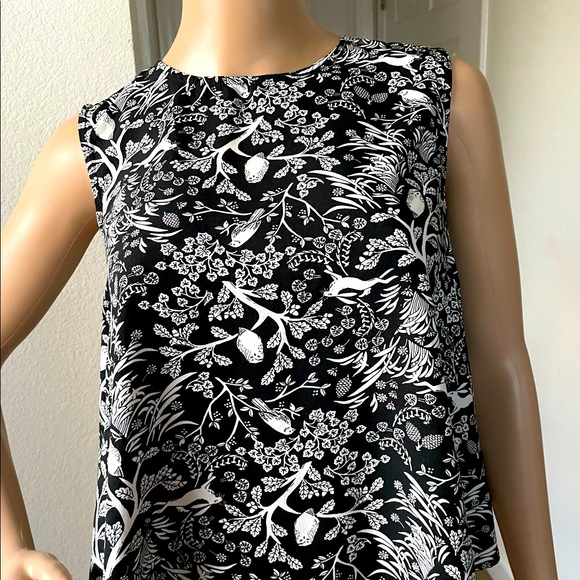 Old Navy Sleeveless Woodland Print Swing Top - Picture 1 of 5
